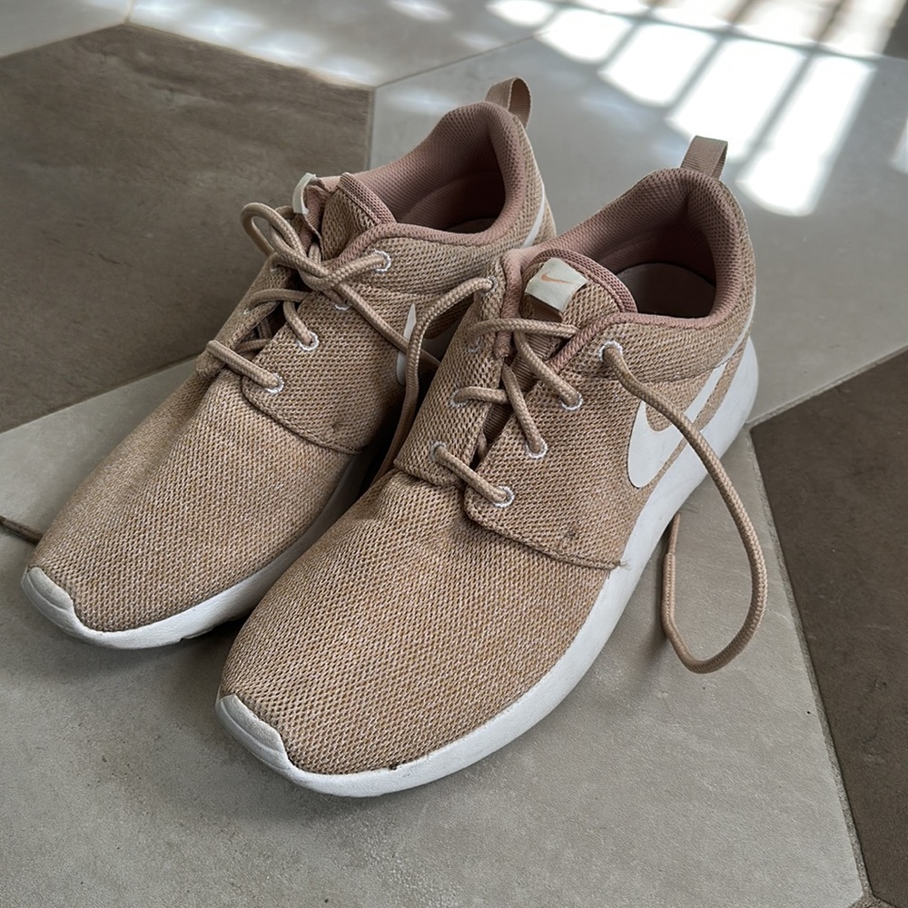 Nike beige knit sneakers 8.5